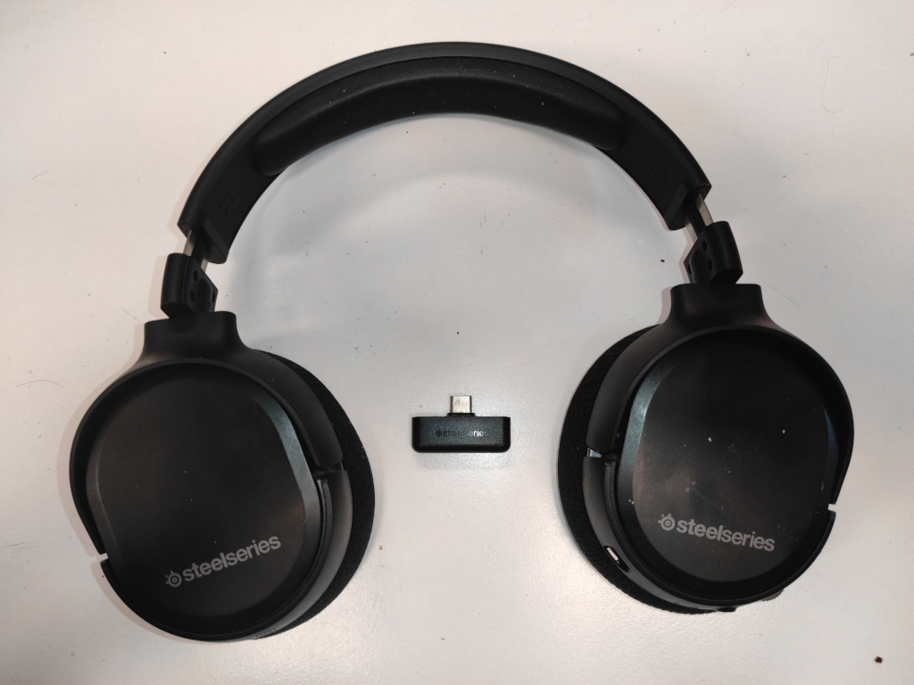 SteelSeries Arctis 1 headphones